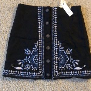 NWT Francesca’s Buttoned Embroidered Linen Skirt